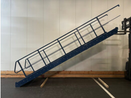 Noodtrap voor vloerhoogte 2650mm - met tredes 1150mm 15  - incl  -30lm balustrade - Blauw - 30 a 37 