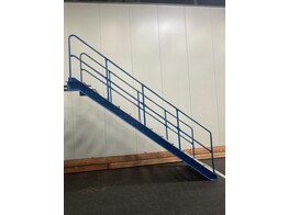 Trap voor vloerhoogte 2605mm - met tredes  14  - Zware uitvoering - Blauw